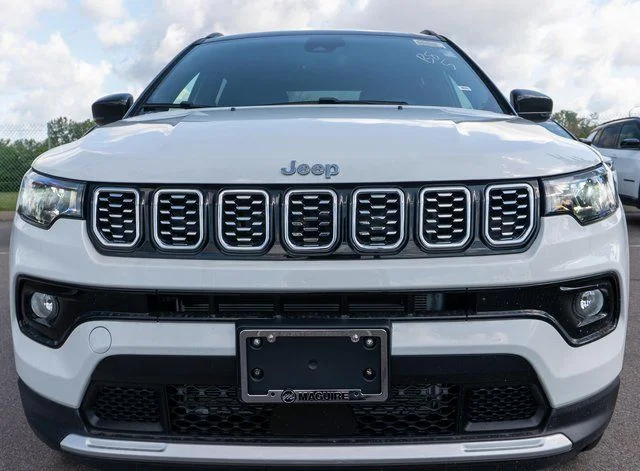 New 2026 Bright White Clear-Coat Exterior Paint Jeep Limited image 3