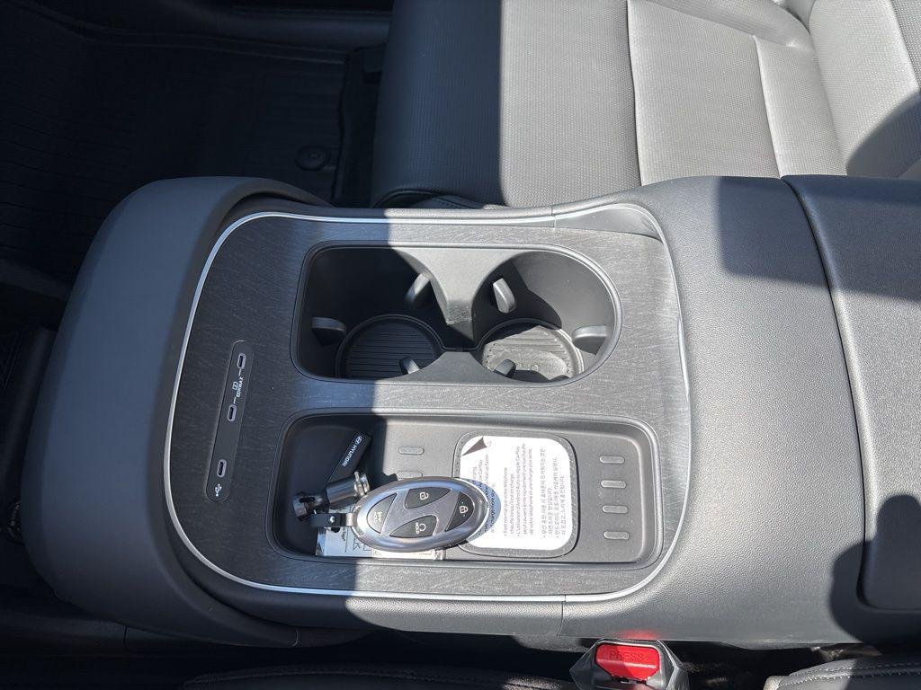 New 2026 Abyss Black Hyundai SEL 7P image 29