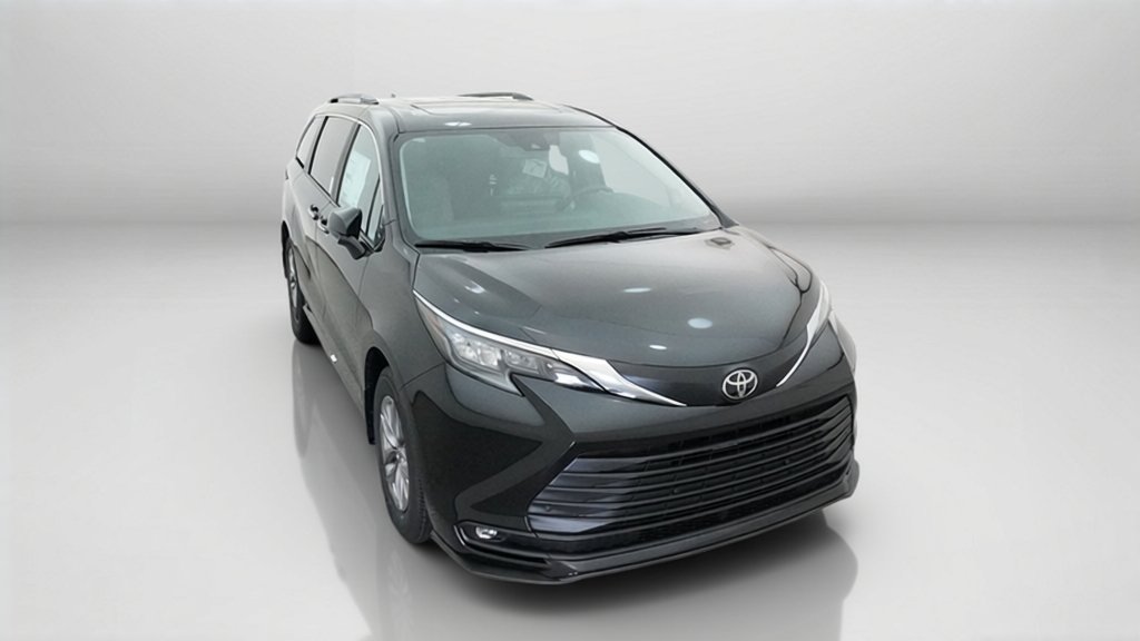 New 2026 Midnight Black Metallic Toyota XLE image 34
