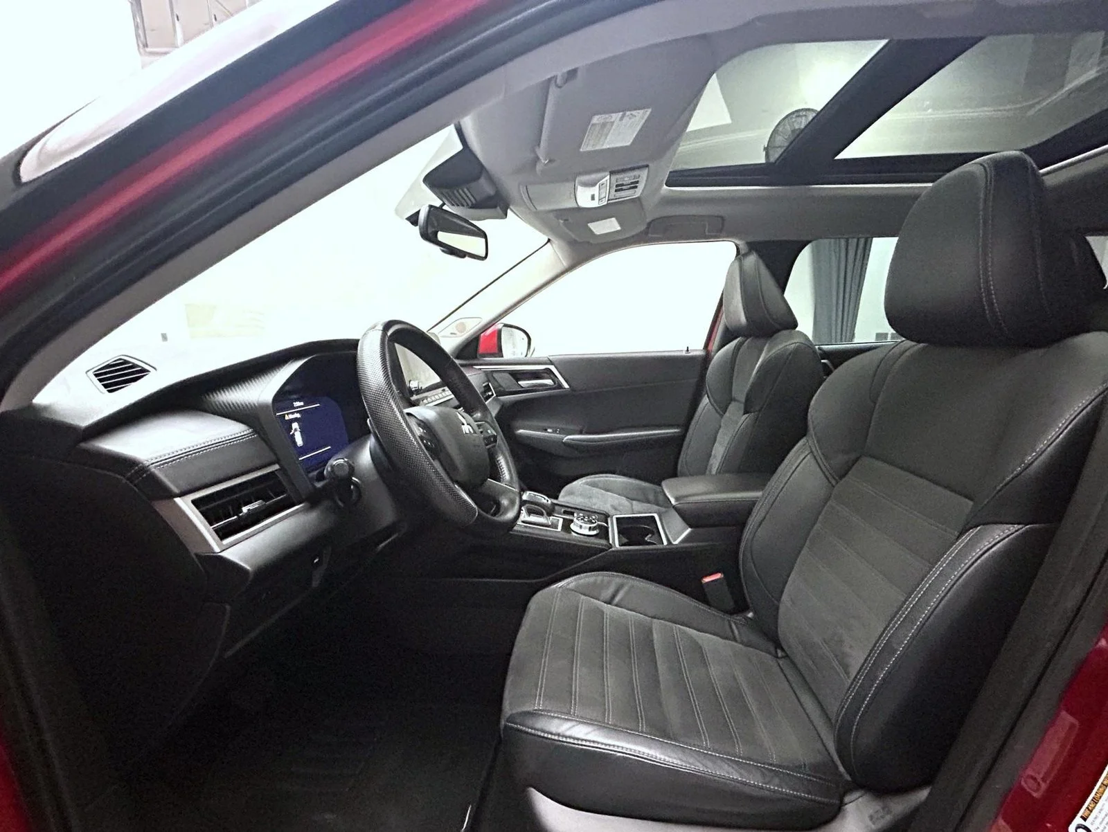 Used 2023 Red Mitsubishi SE image 10