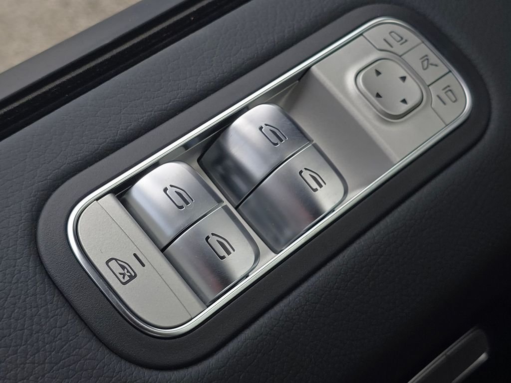 New 2026 MANUFAKTUR Desert Sand non-metallic Mercedes-Benz G 550 image 27