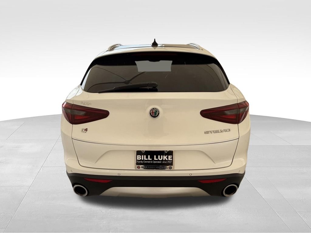 Used 2018 White Alfa Romeo Ti image 9
