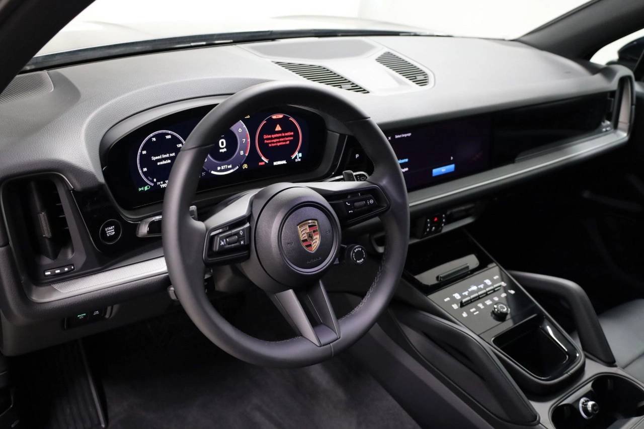 Certified Used 2025 Algarve Blue Metallic Porsche  image 4