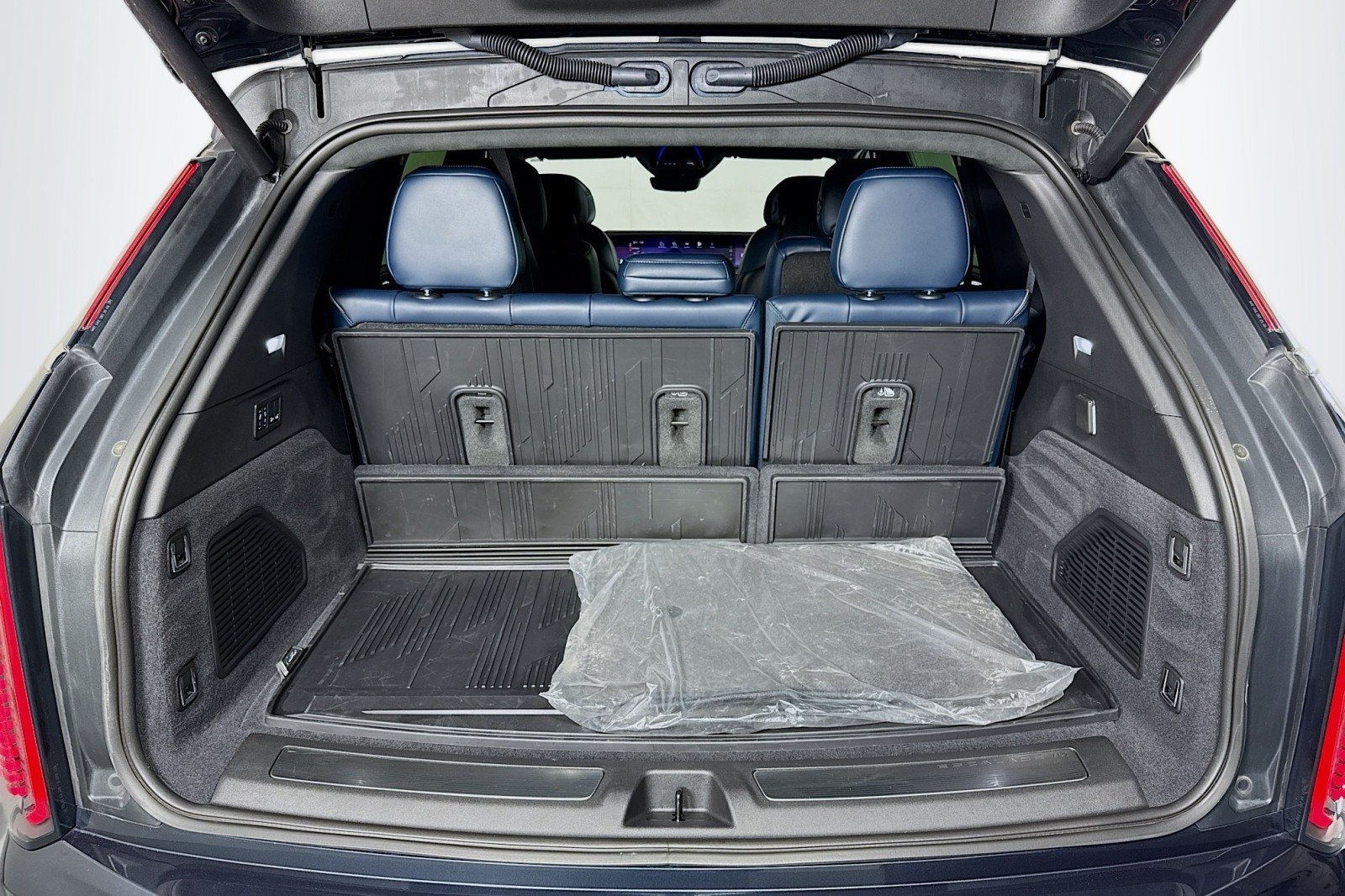 Used 2026 DEEP SPACE Cadillac Premium Luxury image 23