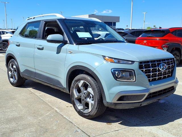 2026 Hyundai Venue SEL w/ 2-Tone Roof IVT's photo