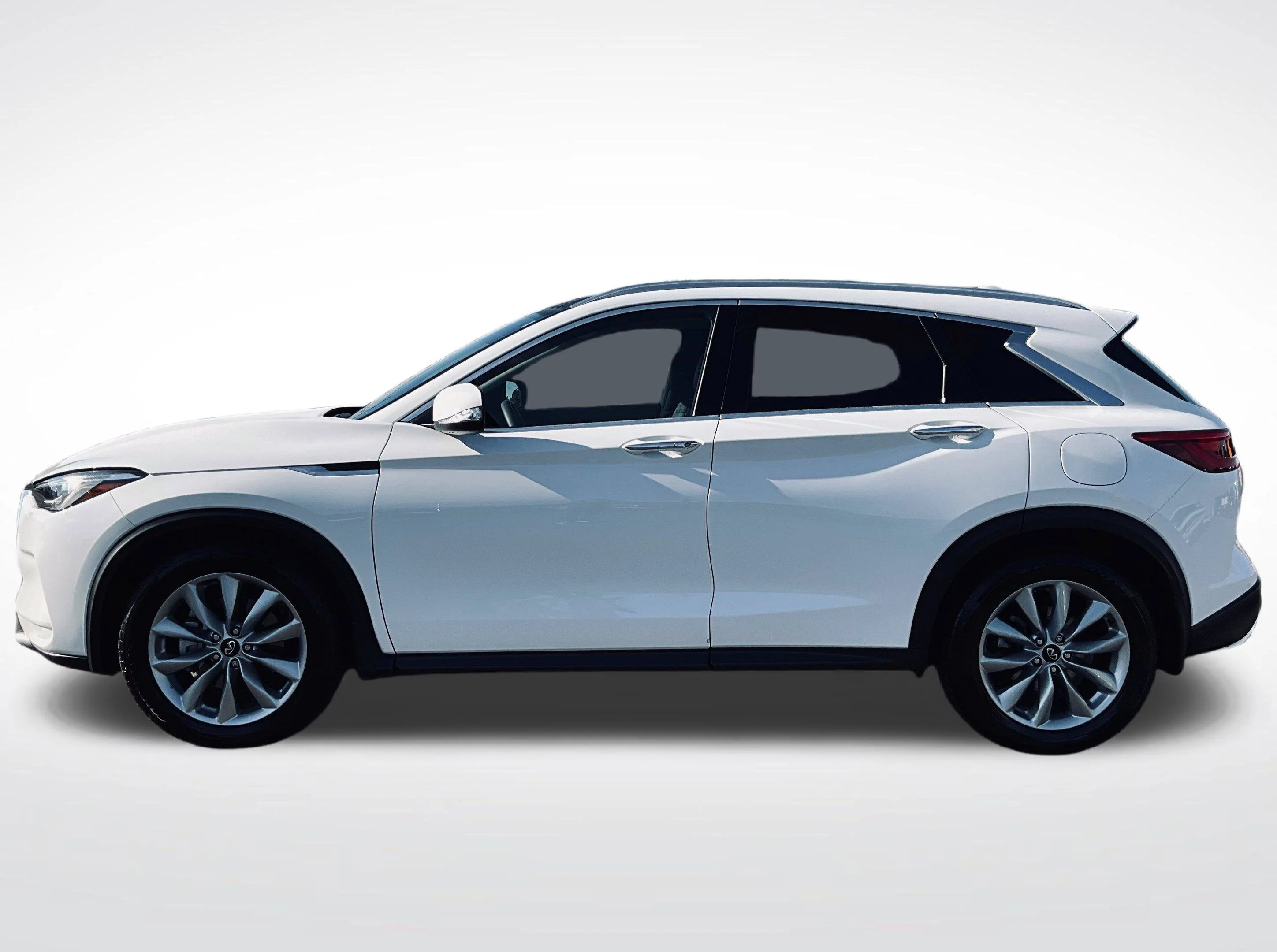 Used 2021 White INFINITI LUXE image 2