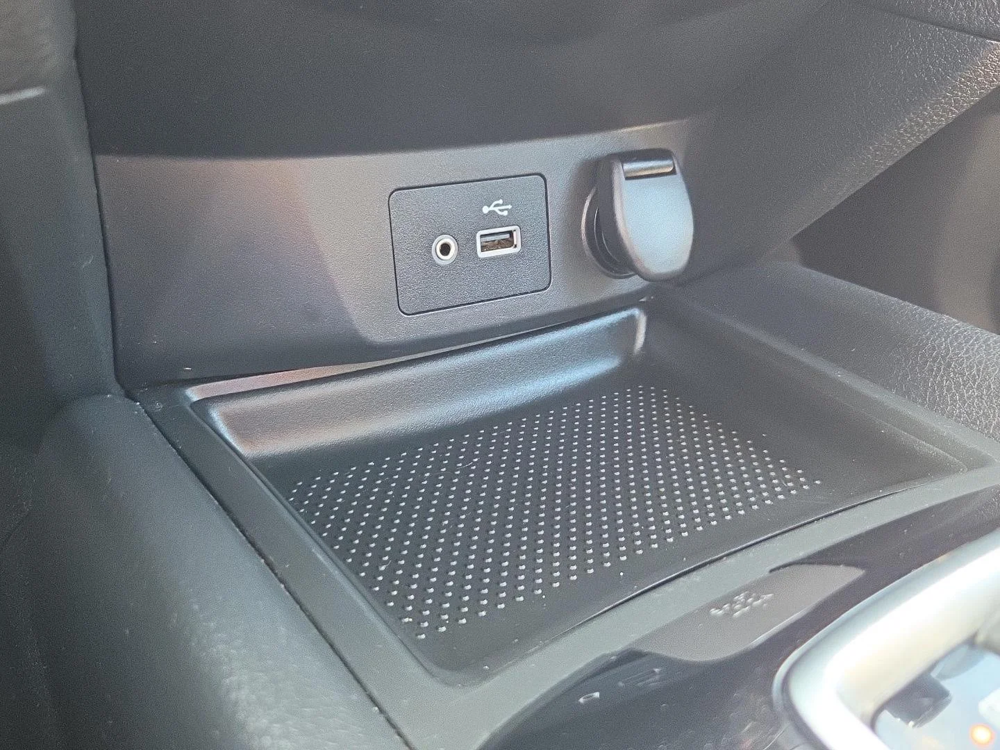 Used 2020 Red Nissan SV Intelligent AWD image 20