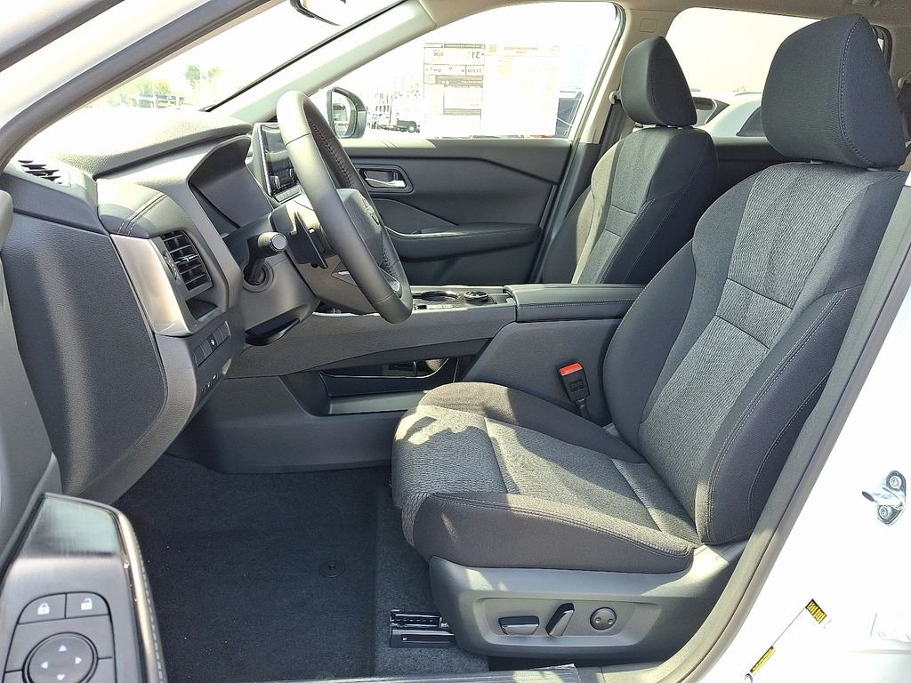 2026 Nissan Rogue — photo 9
