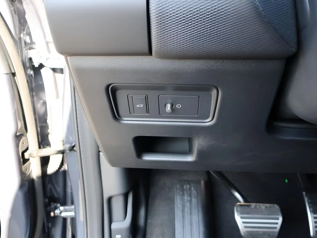Used 2026 Varesine Blue Metallic Land Rover Gemini Edition image 36