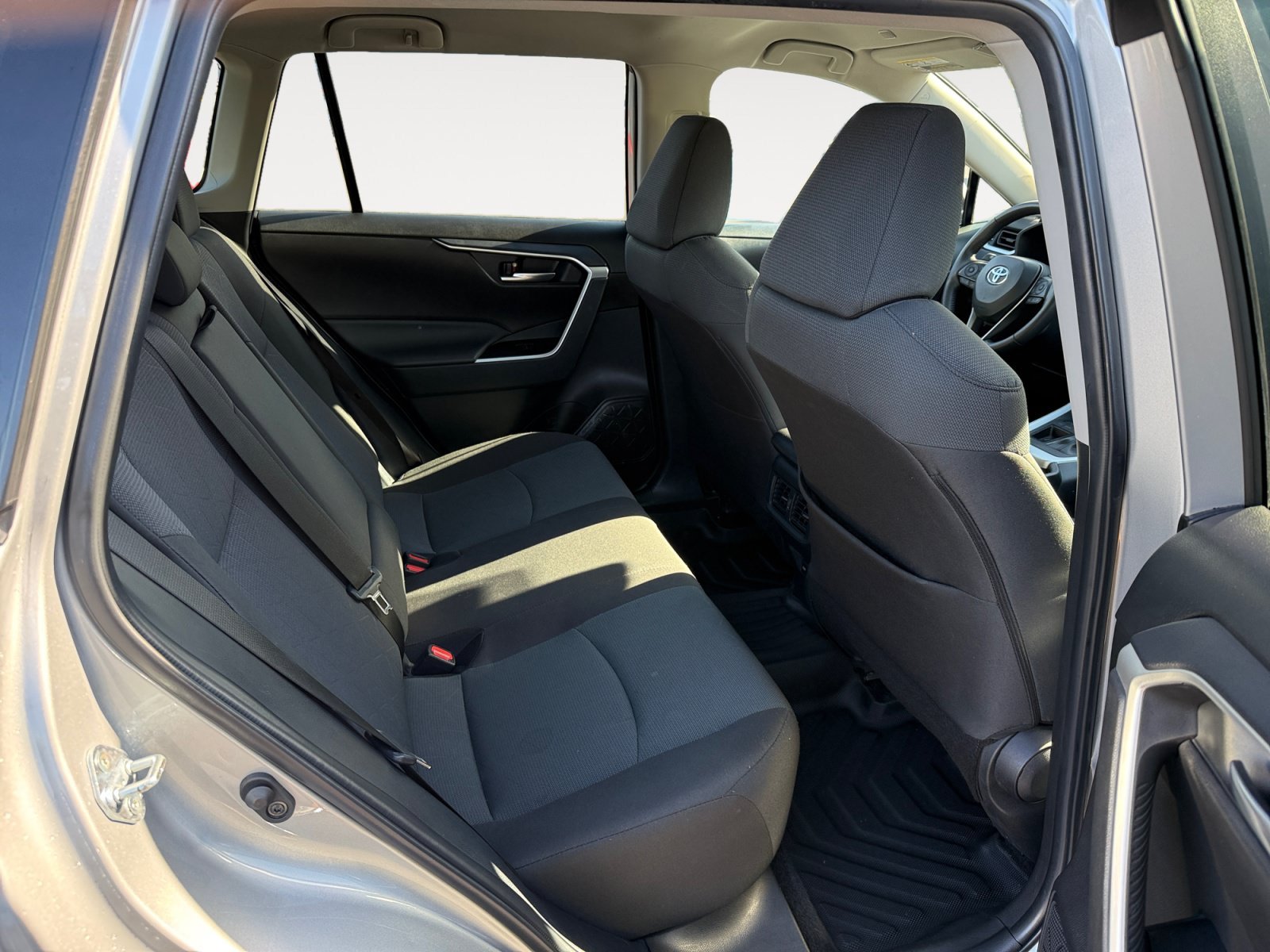 Used 2025 Silver Sky Metallic Toyota XLE image 18
