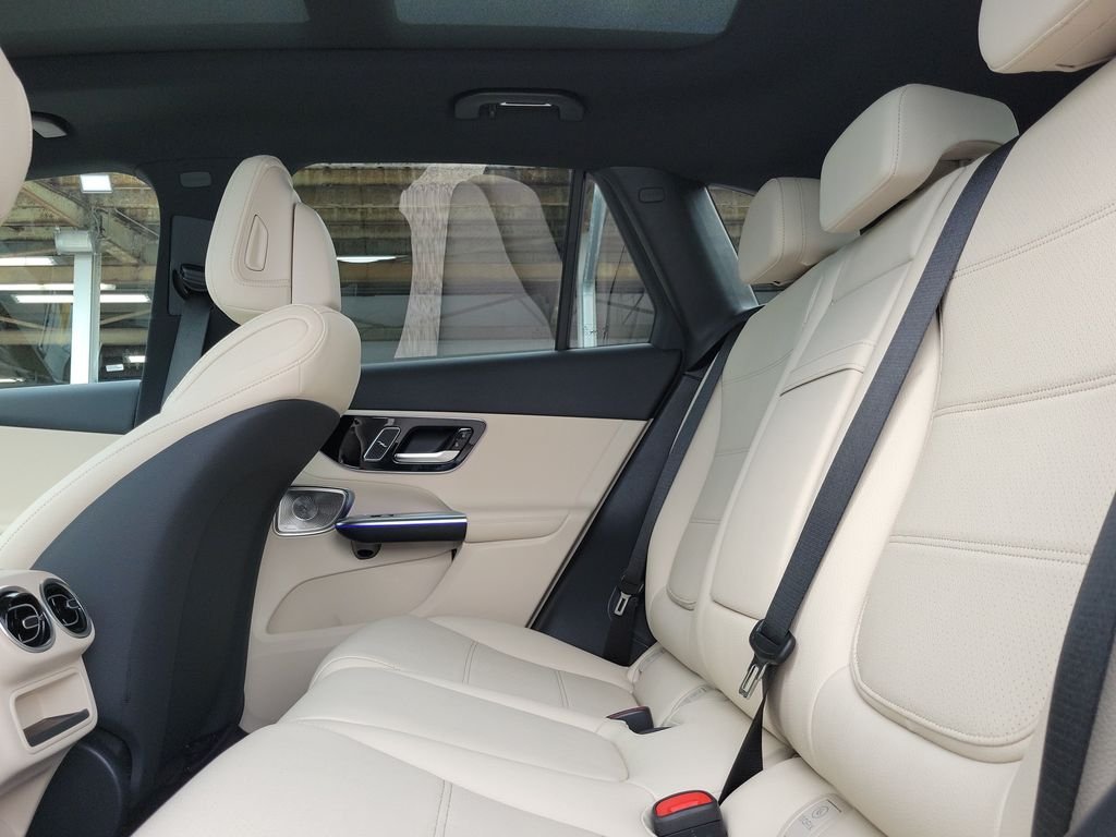 New 2027 Verde Silver Metallic Mercedes-Benz GLC 300 image 10