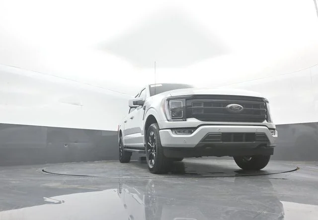 Used 2023 White Ford Lariat image 35