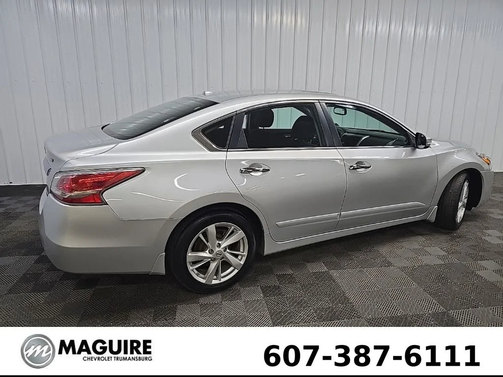 Used 2015 Silver Nissan 2.5 SV image 3