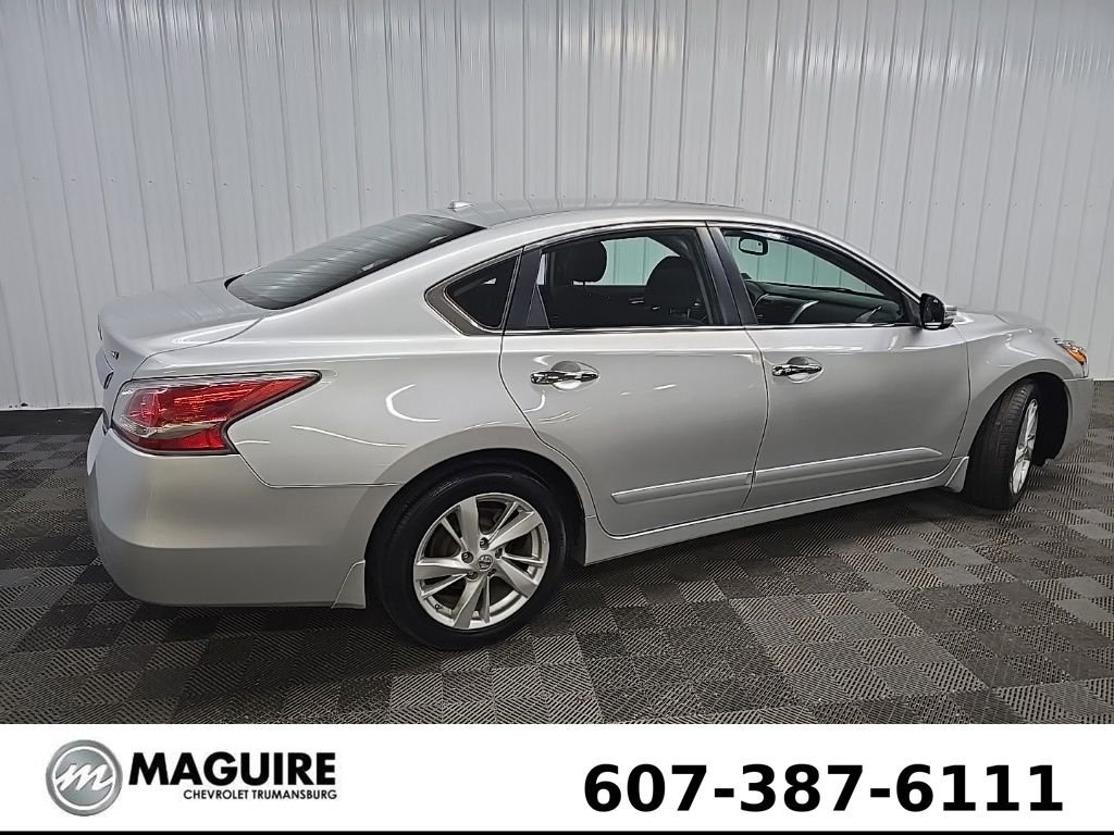 Used 2015 Silver Nissan 2.5 SV image 3