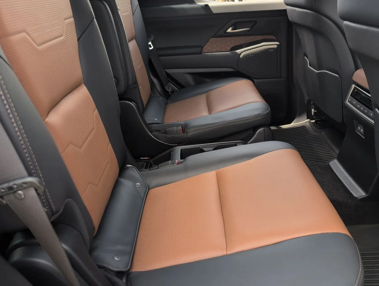Used 2024 Gray Lexus Luxury image 28