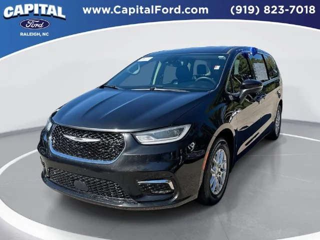 Used 2023 Black Chrysler Touring L image 1