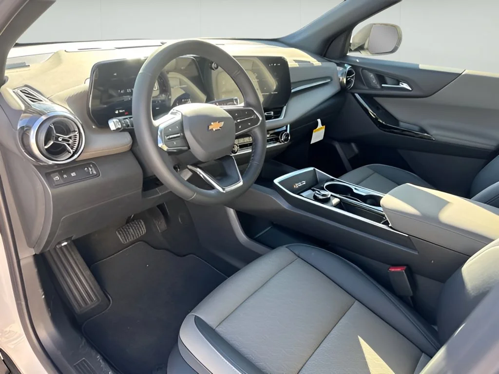 New 2027 Summit White Chevrolet LT image 9