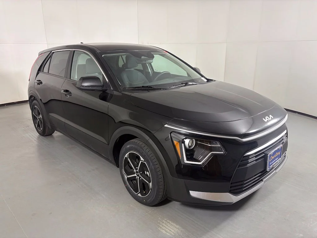 Used 2025 Black Kia LX image 2