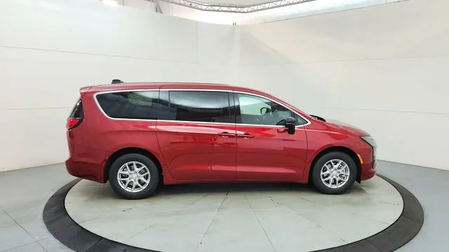 New 2027 Red Hot Pearl-Coat Exterior Paint Chrysler Select image 11