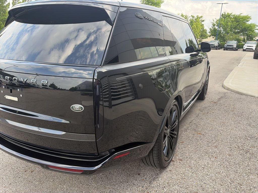 Used 2023 Santorini Black Metallic Land Rover SE image 6