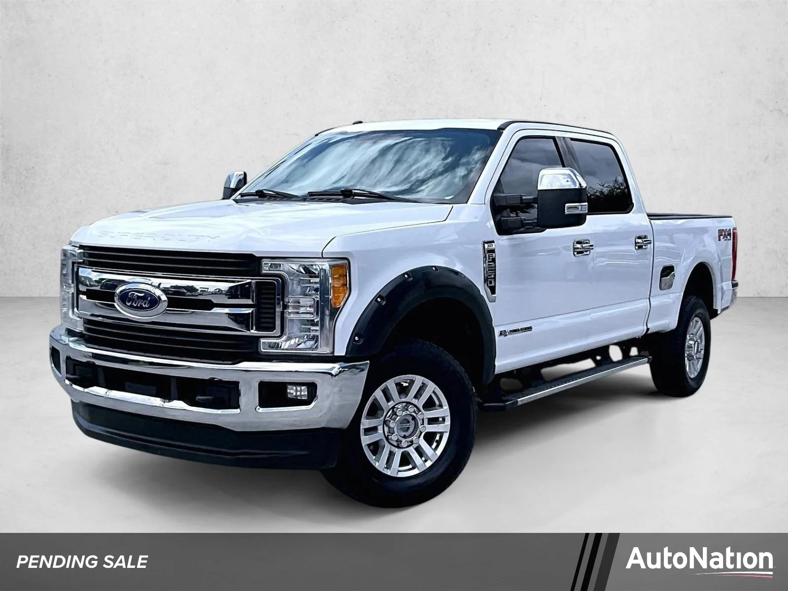 Used 2017 Oxford White Ford XLT image 1