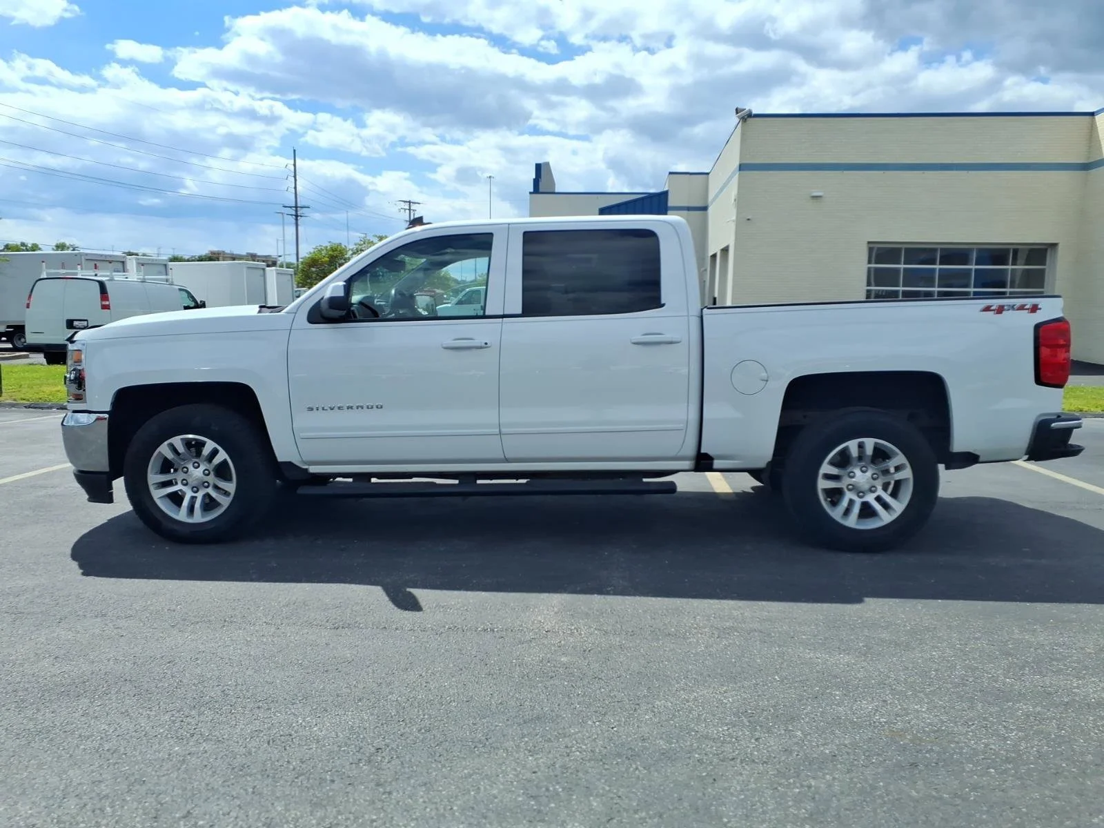 Used 2018 Summit White Chevrolet LT image 4