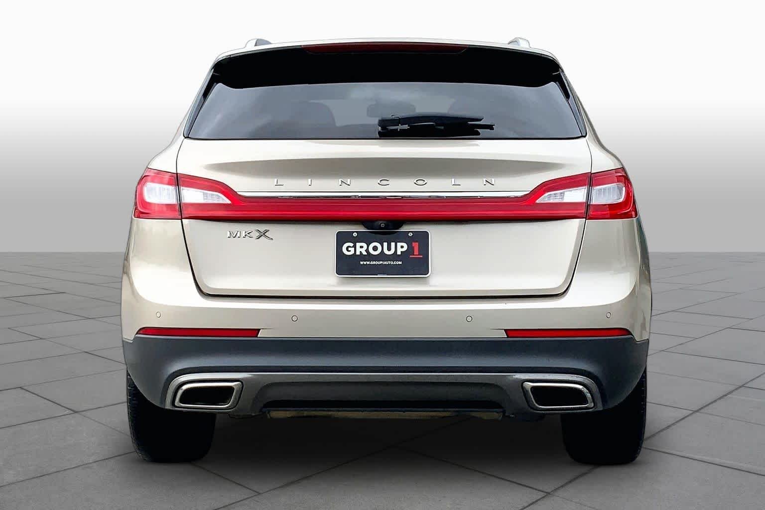 Used 2017 Palladium White Gold Metallic Lincoln Reserve image 5