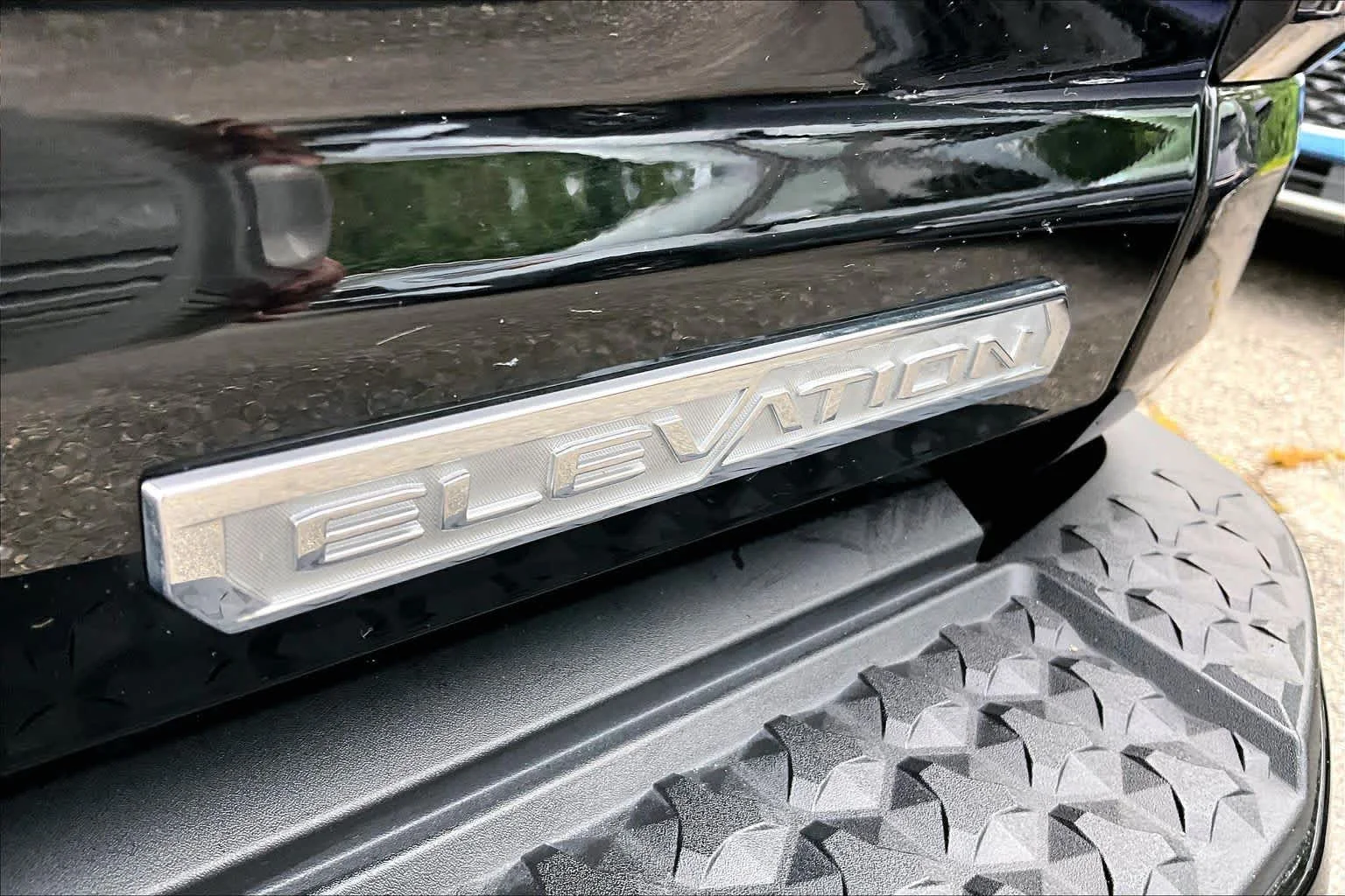 Used 2024 Onyx Black GMC 4WD Elevation image 10