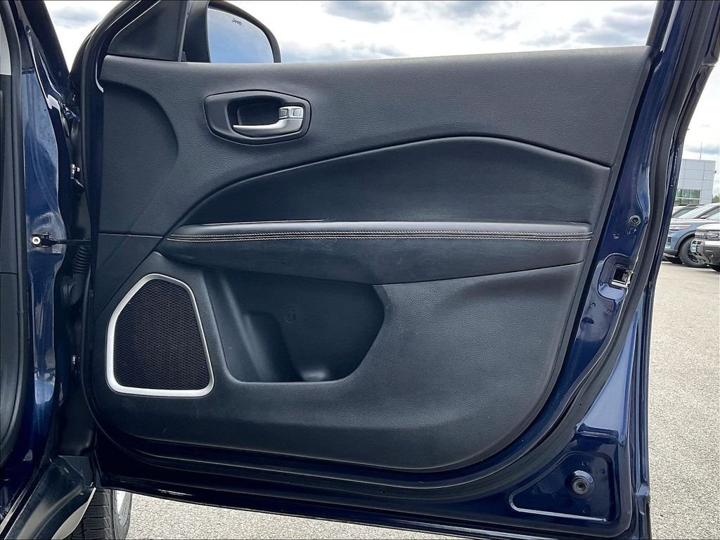 Used 2021 Jazz Blue Pearlcoat Jeep Latitude image 11