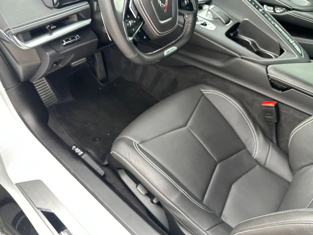 Used 2025 White Chevrolet Z06 image 18