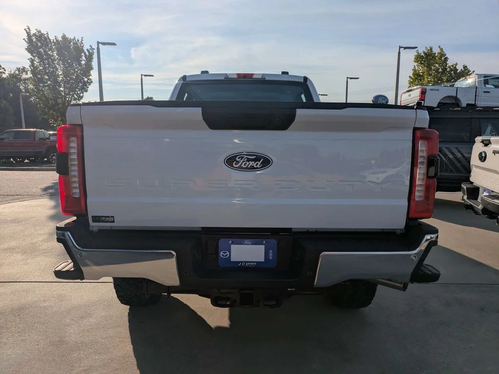 New 2027 Oxford White Ford XL image 5