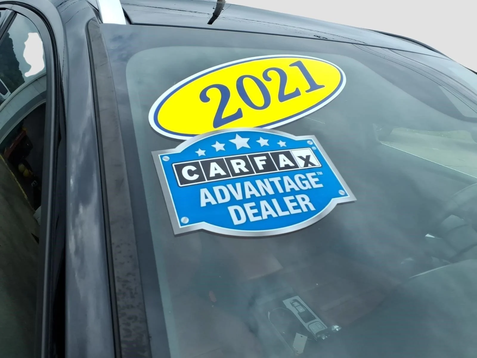 Used 2021 Onyx Black Metallic Volvo T5 Inscription image 9