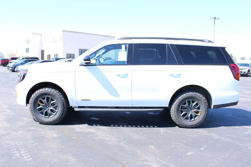 New 2026 Oxford White Ford Tremor® image 4