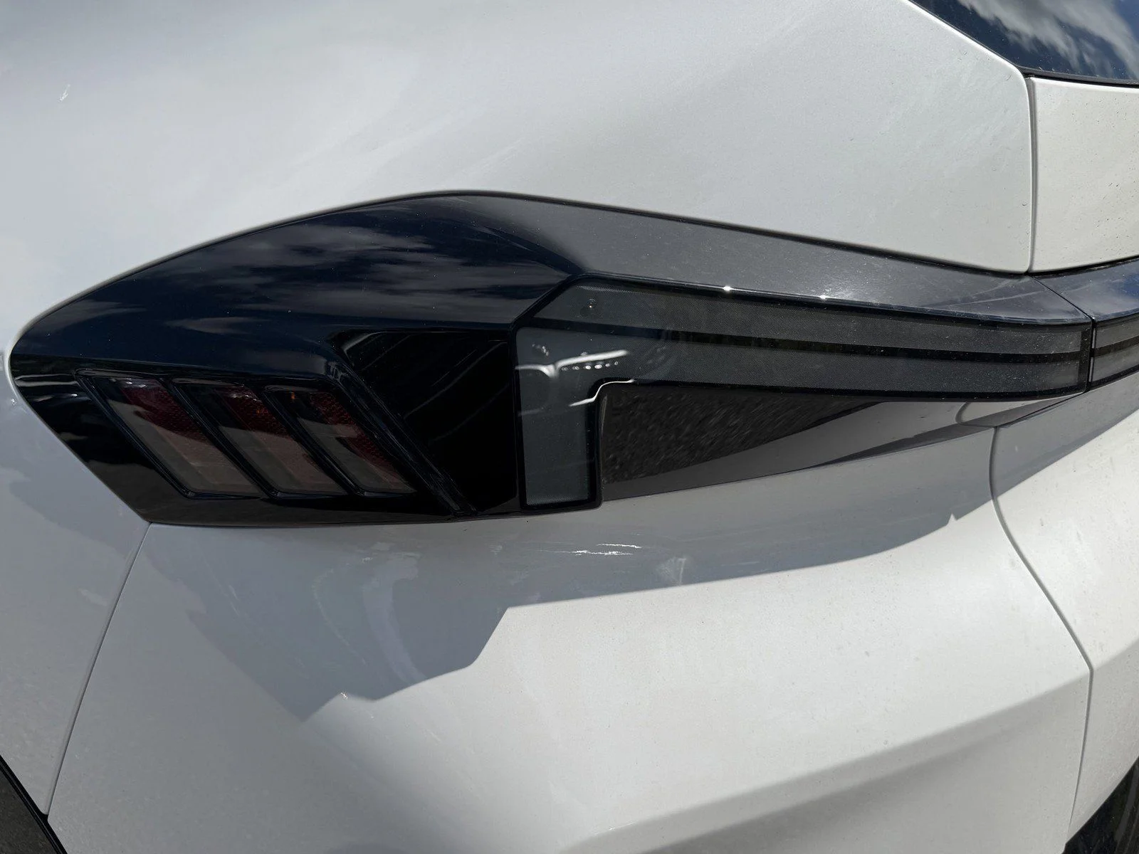 New 2026 Mineral White Metallic BMW Label image 10
