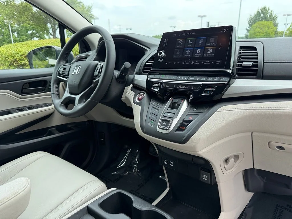 Used 2025  Honda EX-L image 18