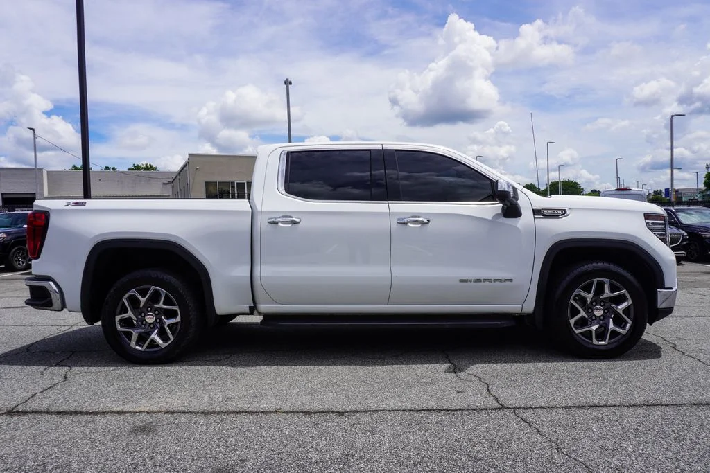 Used 2022 White GMC SLT image 34