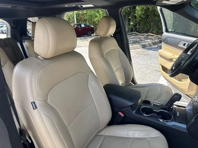 Used 2017 White Ford Limited image 10