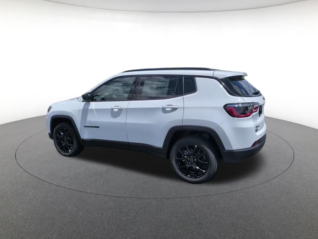 New 2026 Bright White Clear-Coat Exterior Paint Jeep Latitude image 10