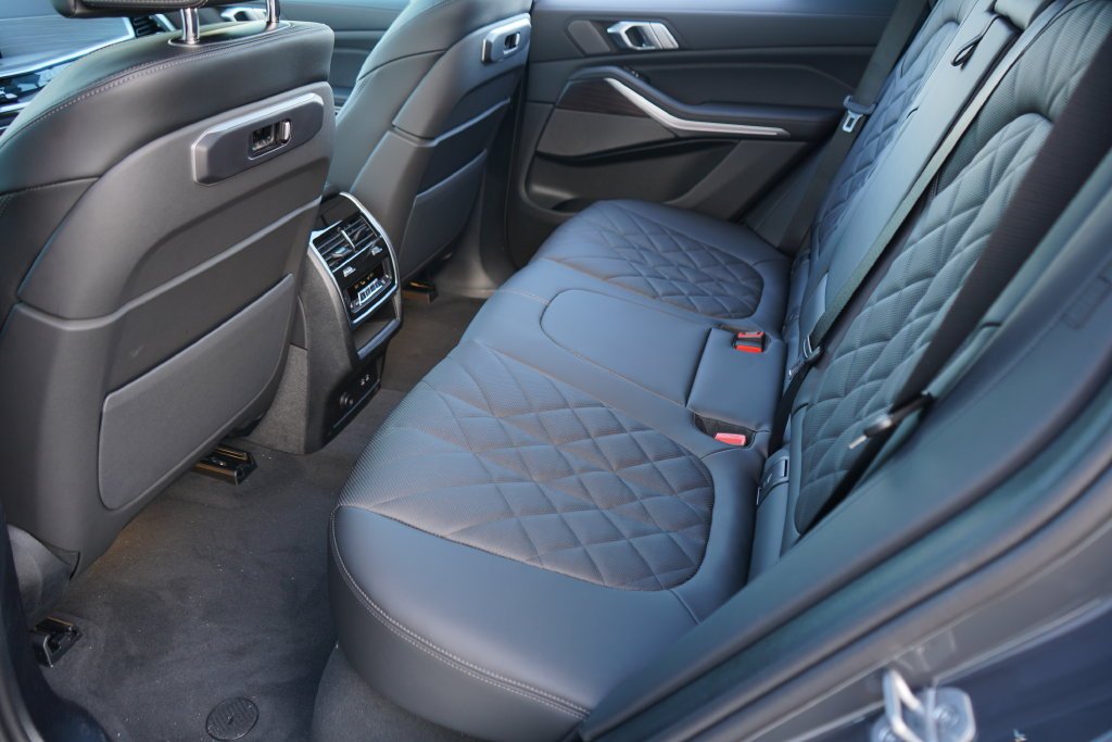 Used 2026 Dravit Grey Metallic BMW xDrive50e image 20