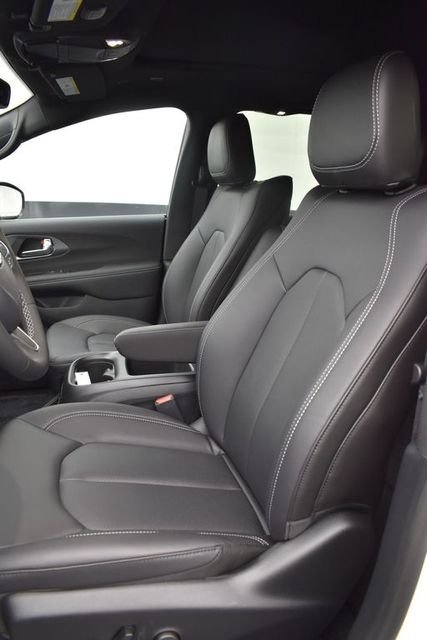 2026 Chrysler Pacifica Select - Photo 9