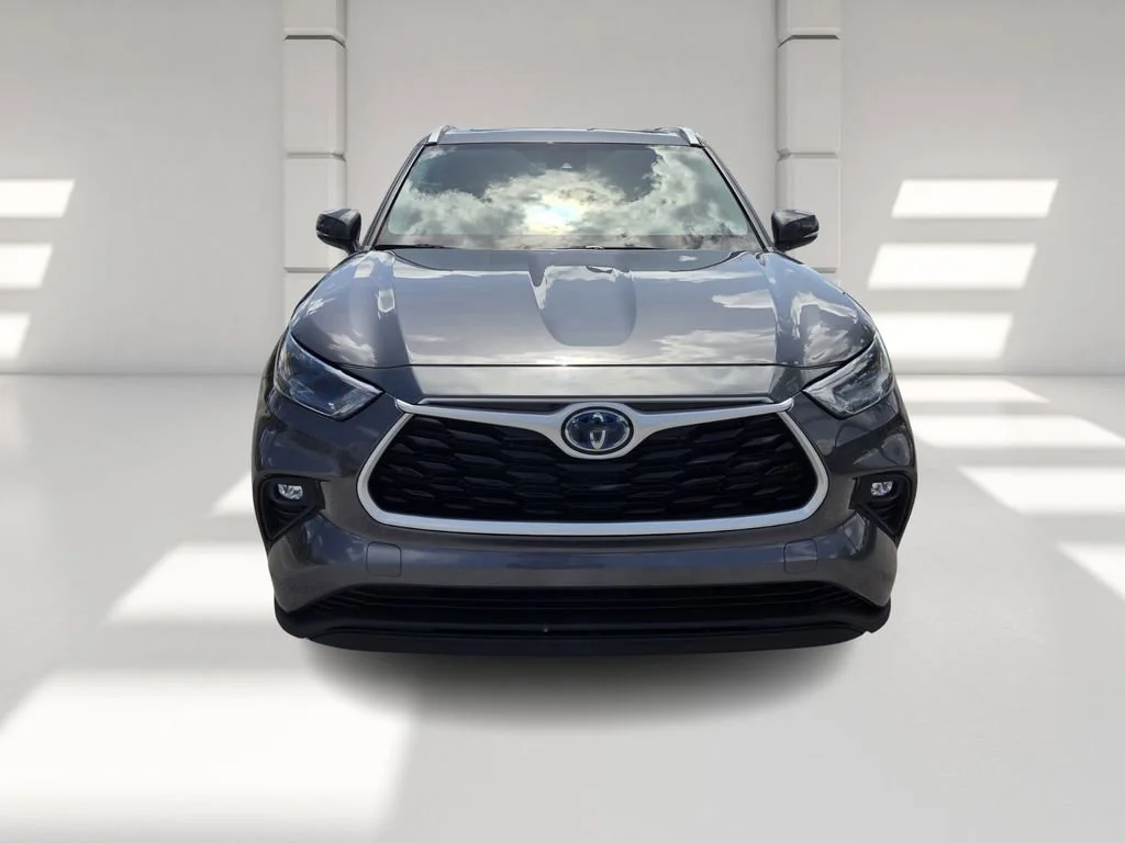 Used 2022 Magnetic Gray Metallic Toyota Hybrid XLE image 3