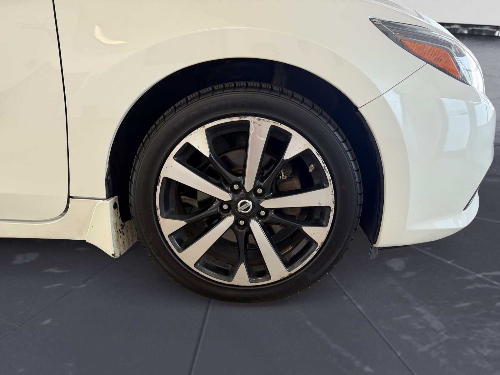 Used 2018 Pearl White Nissan 2.5 SR image 41