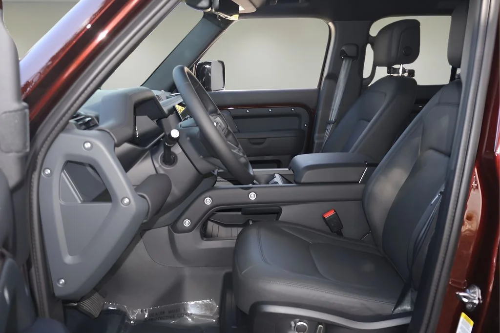 New 2026 Sedona Red Land Rover S image 11