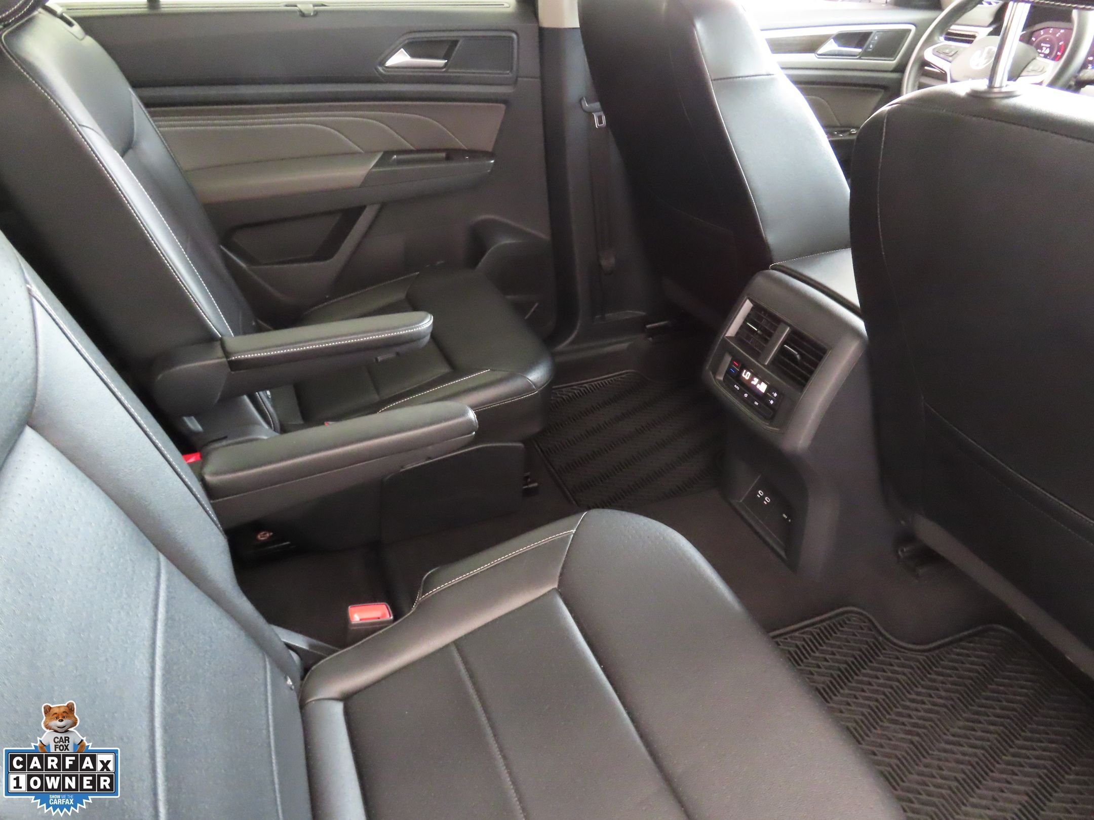 Used 2022 Black Volkswagen 2.0T SE w/Technology image 24