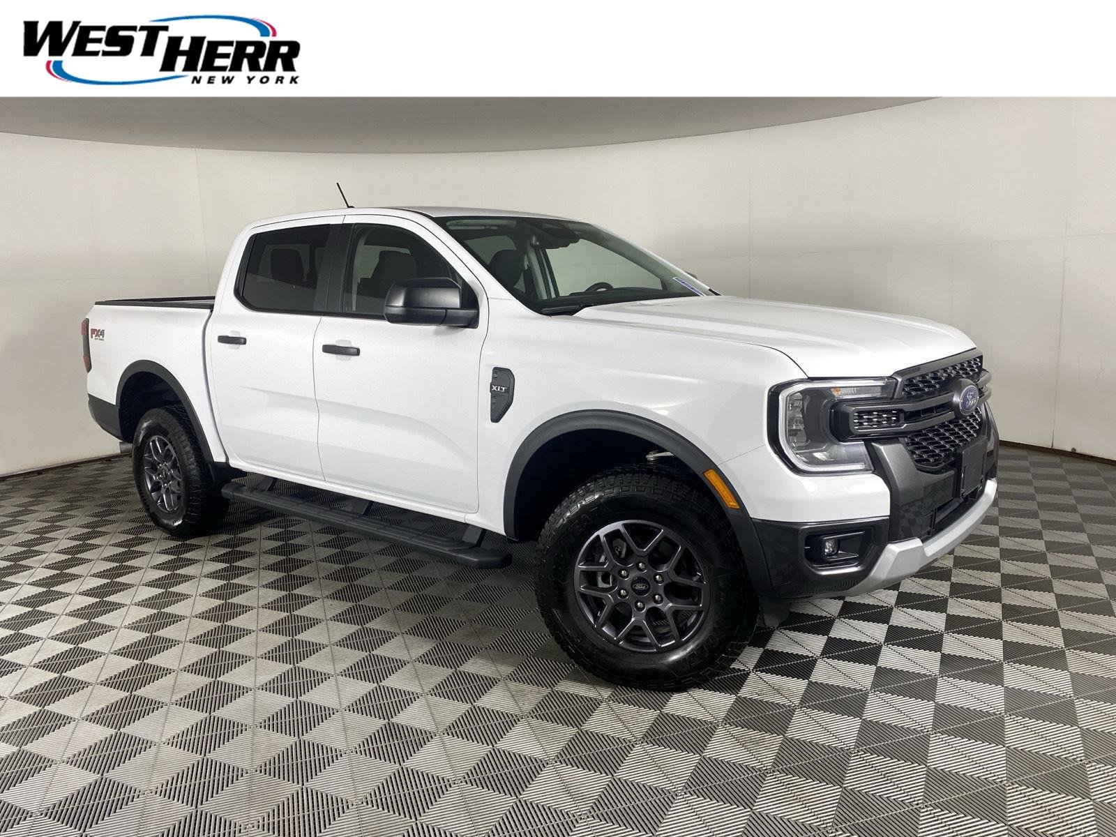 Used 2025 Oxford White Ford XLT image 1
