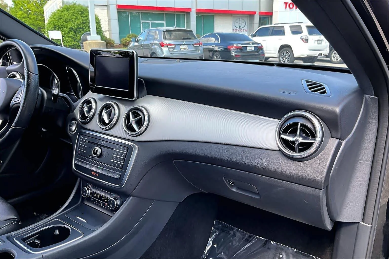 Used 2017 Night Black Mercedes-Benz GLA 250 image 19