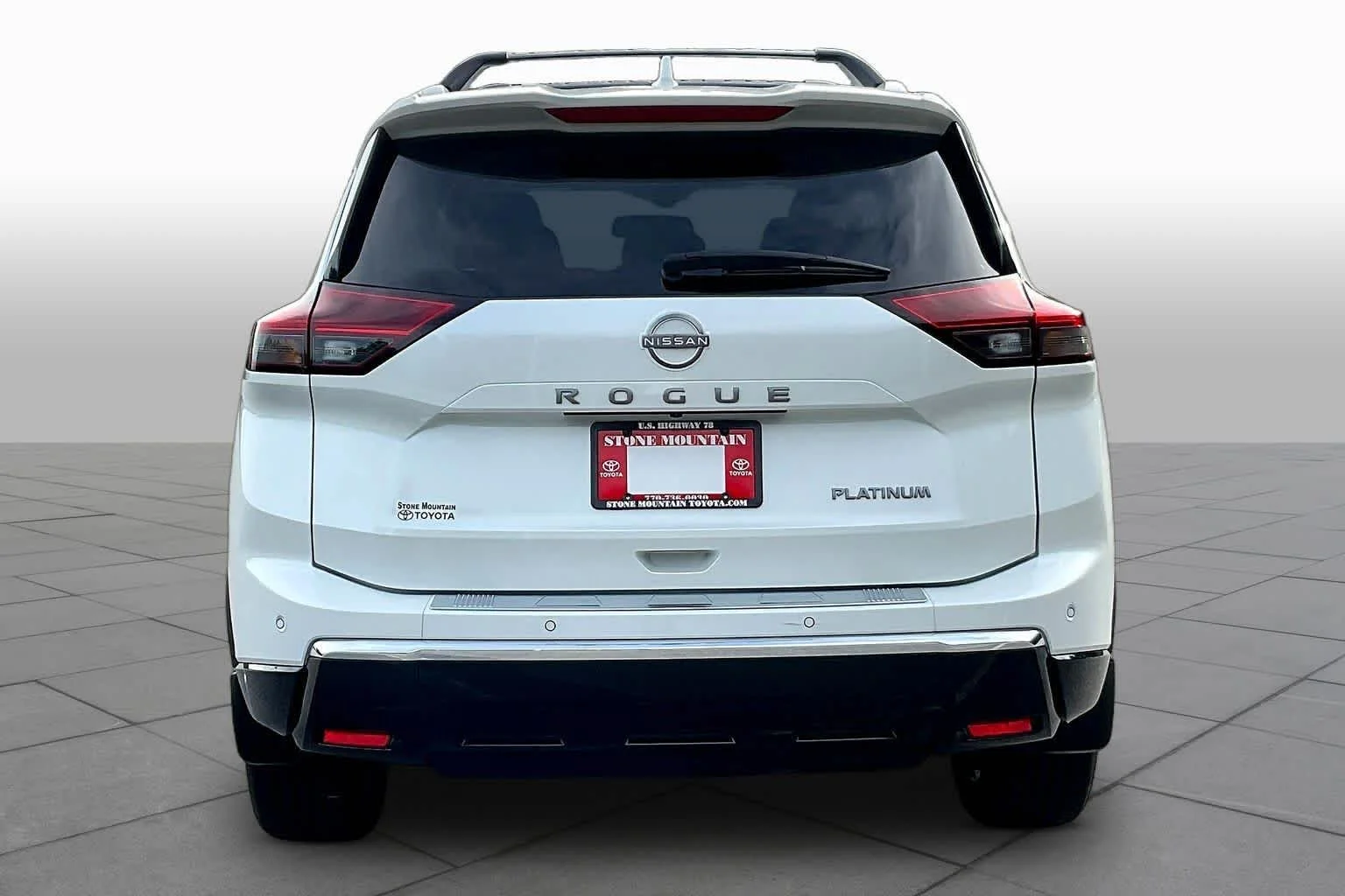 Used 2025 Everest White Pearl Nissan Platinum image 9