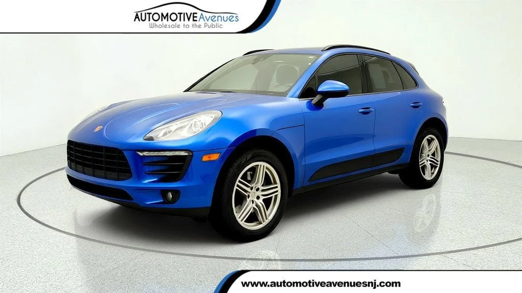 2017 Porsche Macan -'s photo