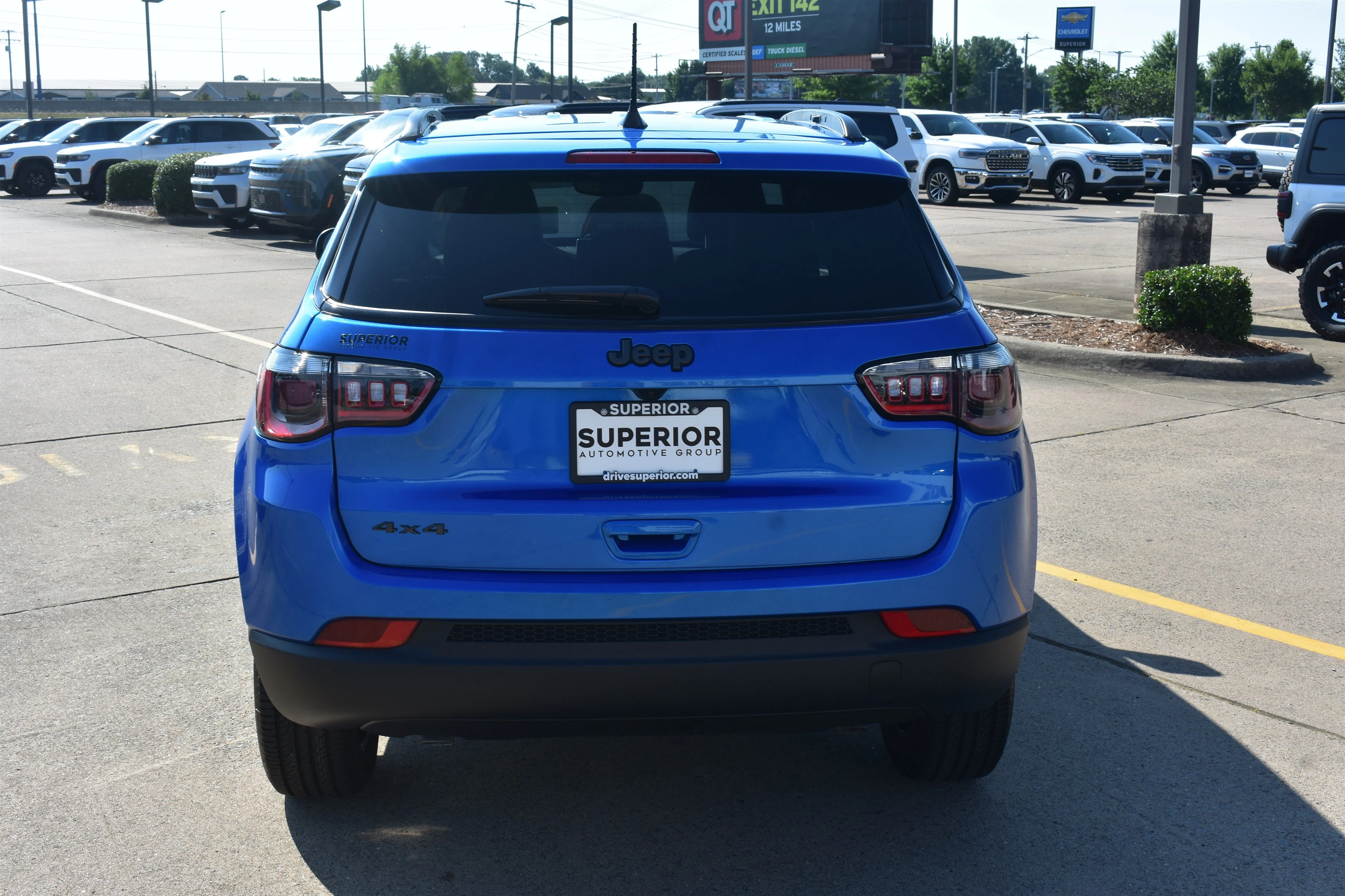 New 2026 Hydro Blue Pearlcoat Jeep Latitude Altitude image 6