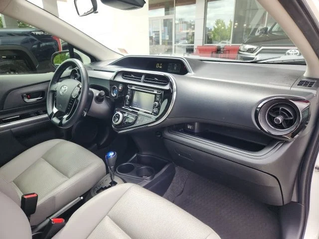 Used 2018  Toyota Four image 23